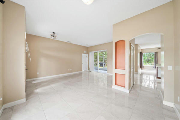 988 KENMORE ST NW, PALM BAY, FL 32907, photo 4 of 22